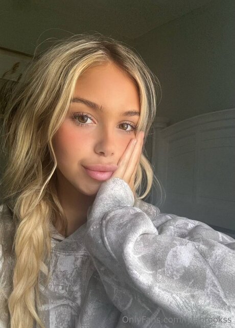 Lylabrookss nudes pornstar pic