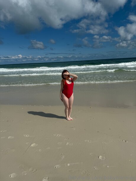 Babyminniee erotic model image