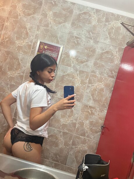 Johanna 18 model nudes photo