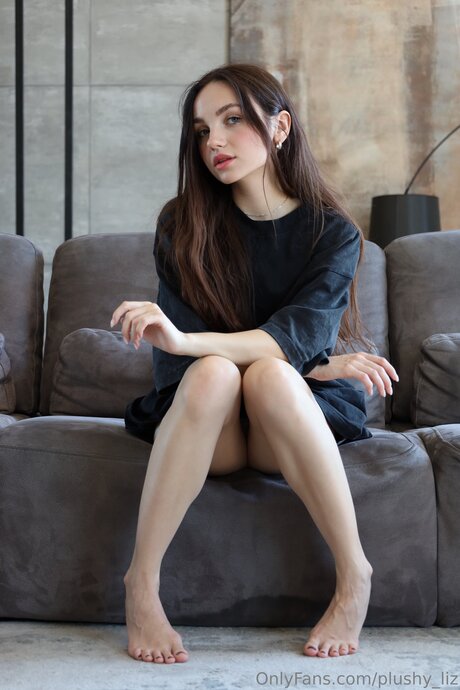 Plushy Liz hot pornstar image