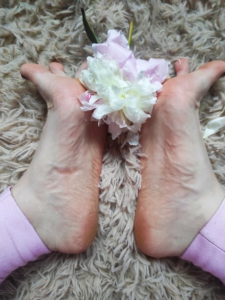 Goddessblondiefeet model beautiful img