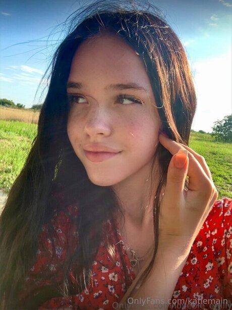 Katiemain erotic actress picture