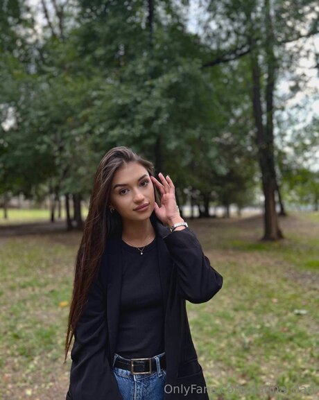 Darina Dari nice actress pics