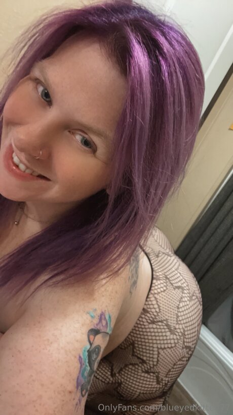 Blueyedkitten77 model pretty picture