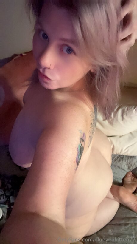 Blueyedkitten77 art star photo