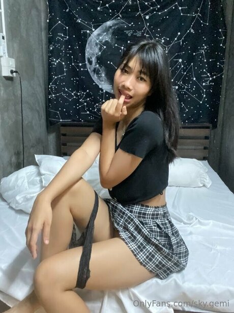 Sky Gemi hot star pictures