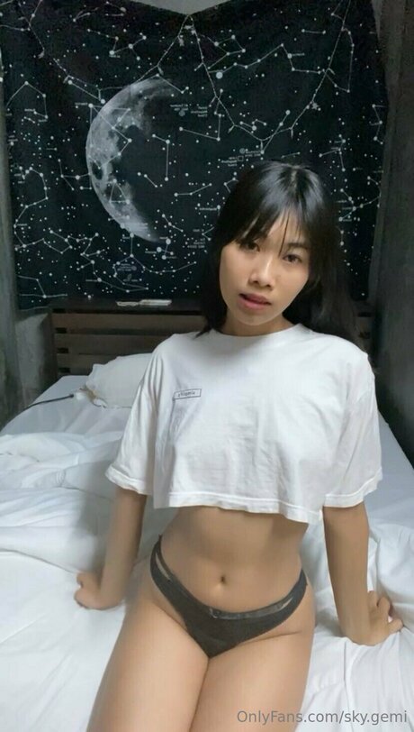 Sky Gemi pornstar hot pic