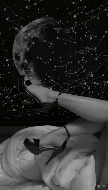 Sky Gemi pretty model pic