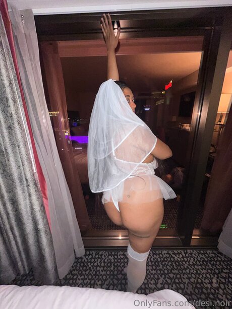 Desi Silk star erotic picture