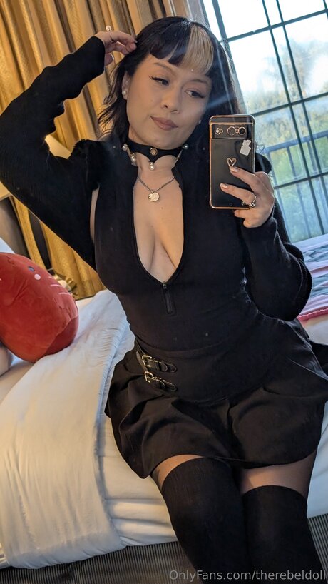 Therebeldoll model nude photo