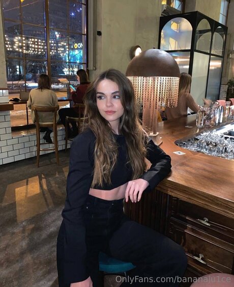 Bananaju1ce erotic model picture