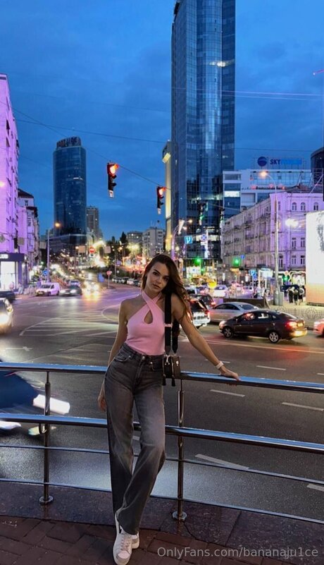 Bananaju1ce sex model image