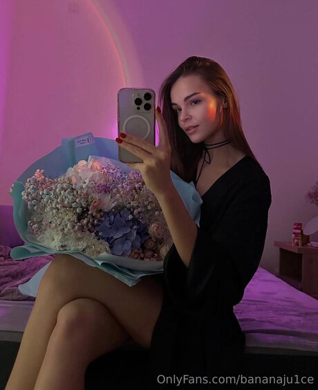 Bananaju1ce free pornstar photos