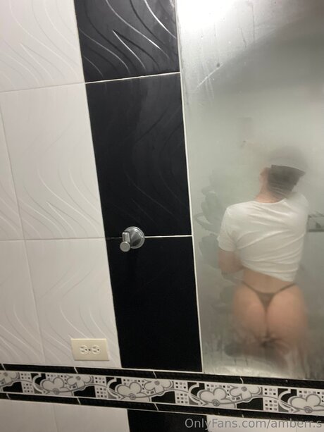 Amberr S exclusive model photo