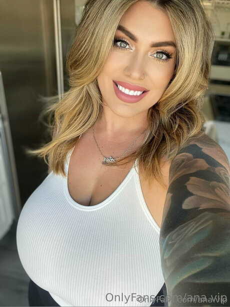 Ana Vip model adult archive