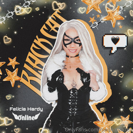 Magikmilktea nude model pic