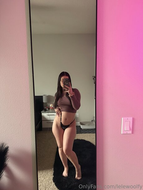 Lelewoolfy nude pornstar img