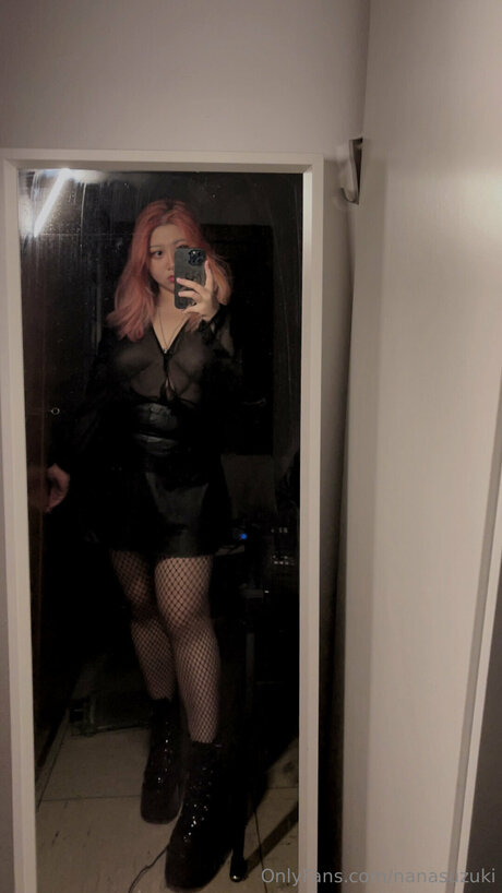 Nanasuzuki sexy star picture