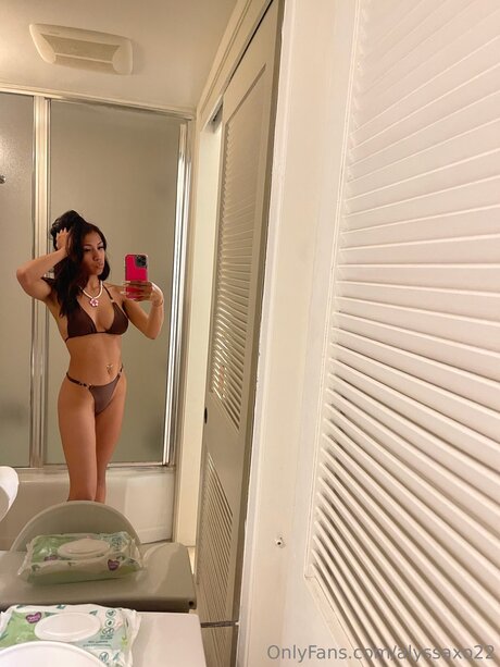 Alyssaxo22 hd pornstar img