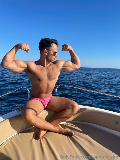 Topmax King naked model img