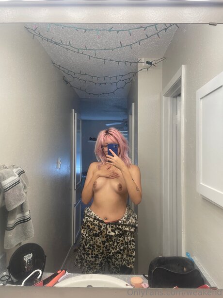 Weakend model sexy image