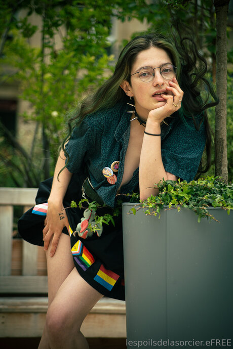 Poilsdesorcier Efree model sexy picture