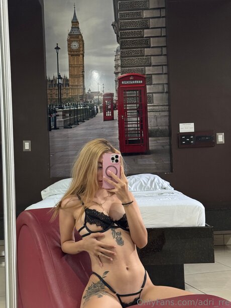 Adri Rre erotic model photos