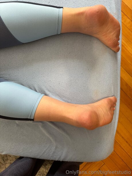 Bigfeetstudio model beautiful pic