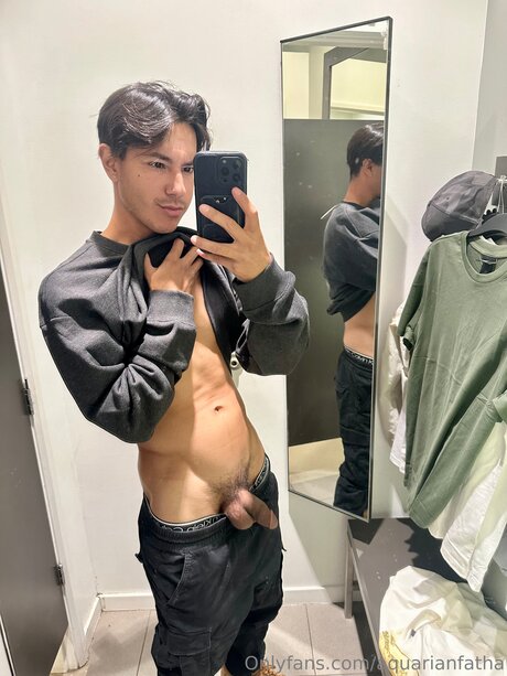 Aquarianfatha model xxx pic