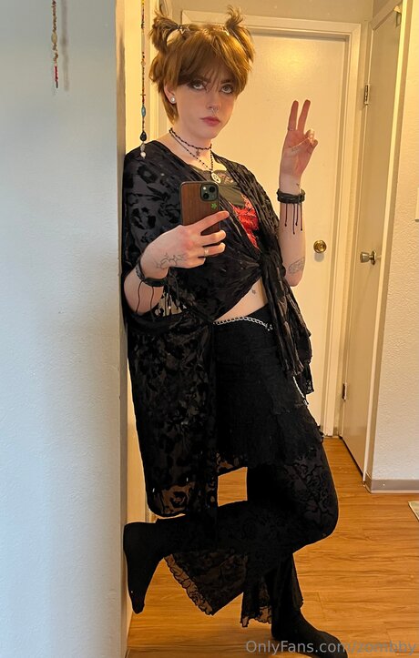 Zombby top model pic