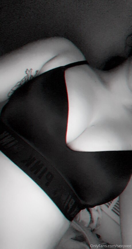 Sexyvee exclusive model img