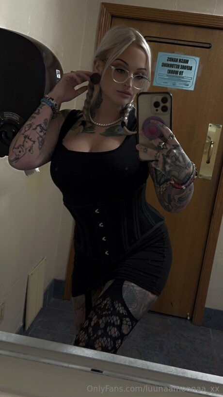 Luunaamoonaa Xx porn star img
