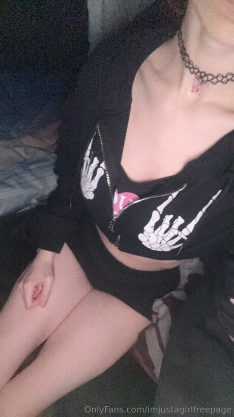 Imjustagirlfreepage sex model photo