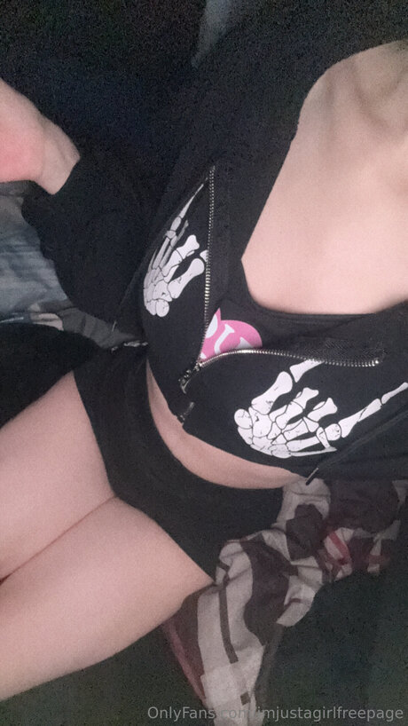 Imjustagirlfreepage nudes actress picture