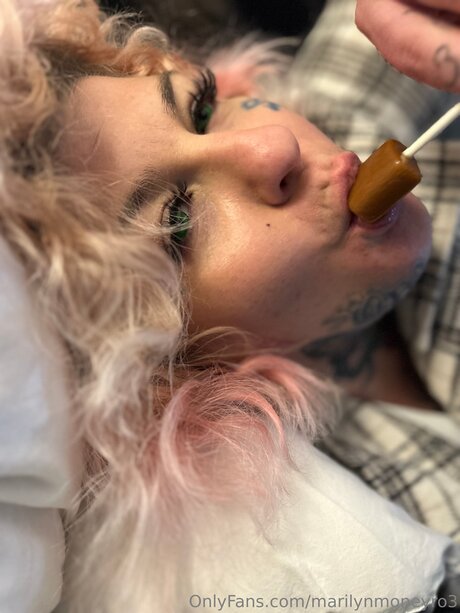 Marilynmoneyro3 naked star pic