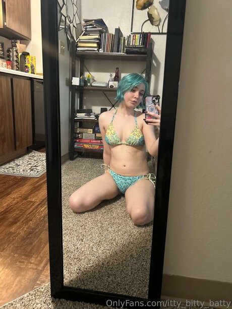 Itty Bitty Batty model pornographic image