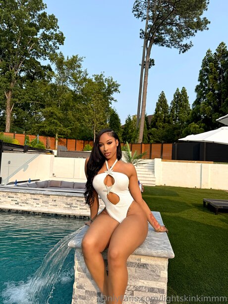 Lightskinkimmm nude pornstar photo