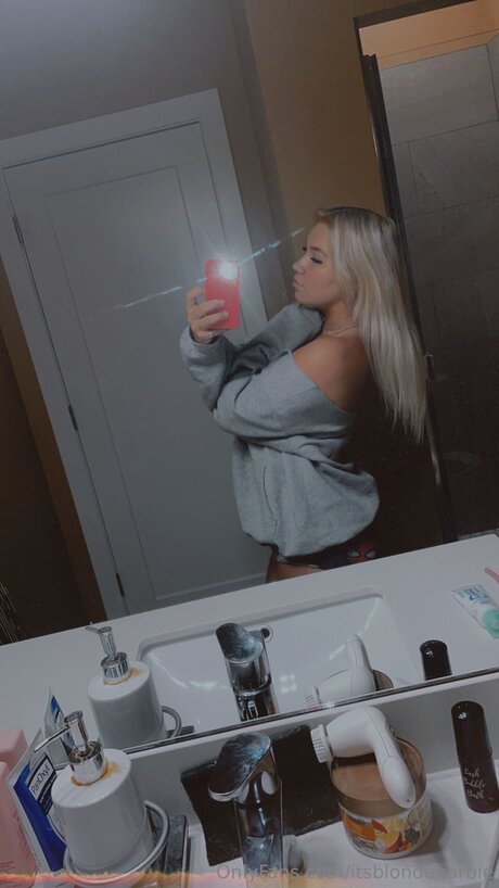 Itsblondebarbie beautiful pornstar img