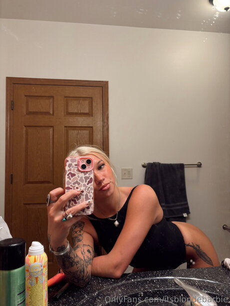 Itsblondebarbie pretty model pic