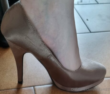 Kikkam22 sexy star photo