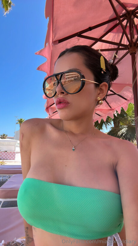 Miasexualdiary adult model image