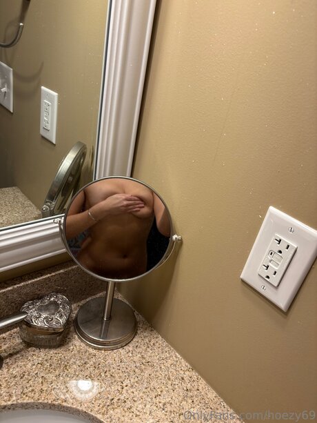 Hoezy69 pornstar adult pictures