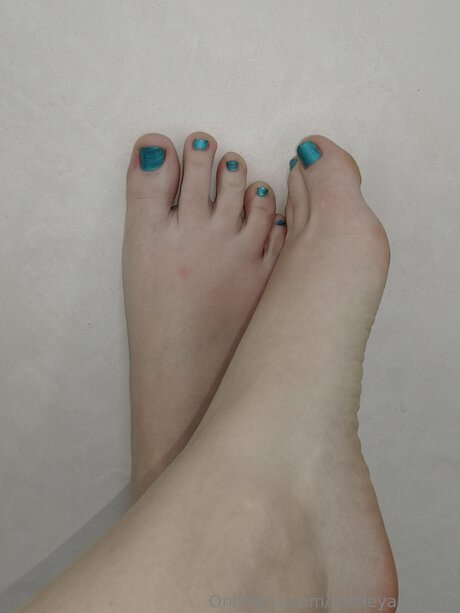 Cattleya Cherry sex model photo