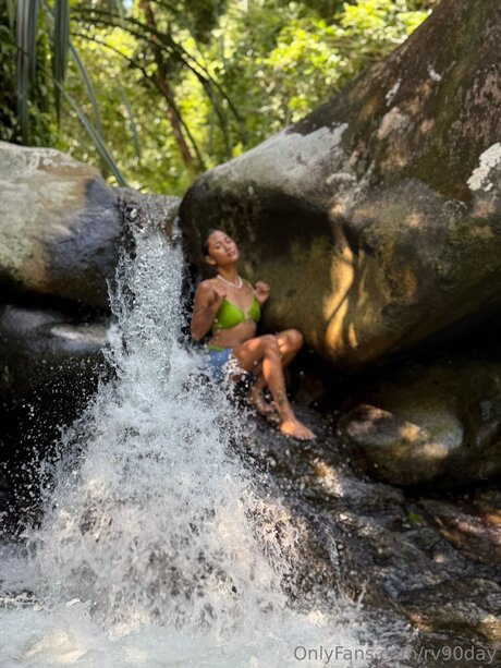 Rv90day nudes model pic