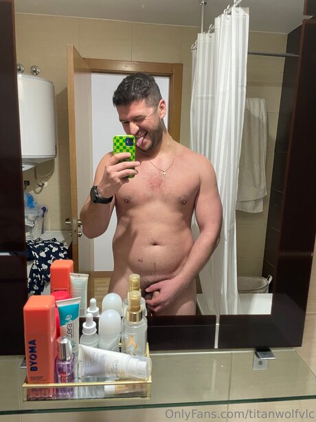 Titanwolfanss star naked photos