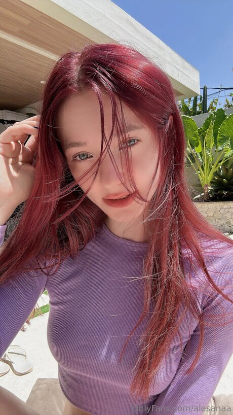 Alesanaa sexy actress img