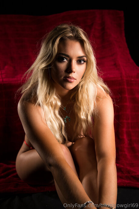 Bikinicowgirl69 xxx model images