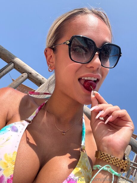 Diana Banana pornstar pretty img