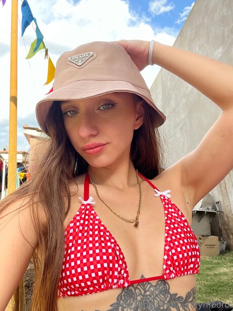 Bunnymoonx pornstar naked image