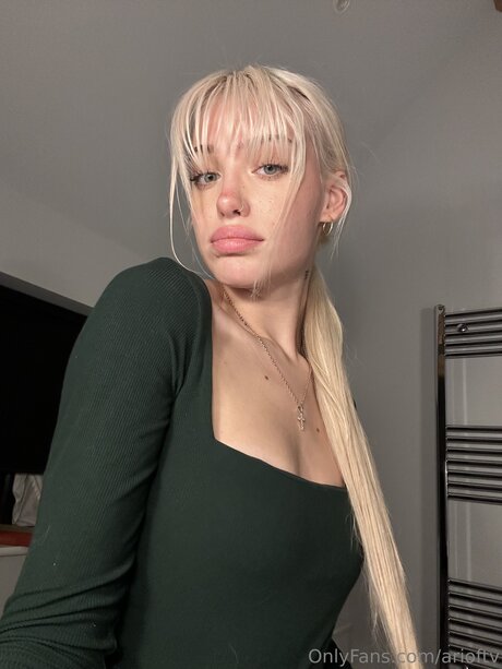 Arioftv naked pornstar image